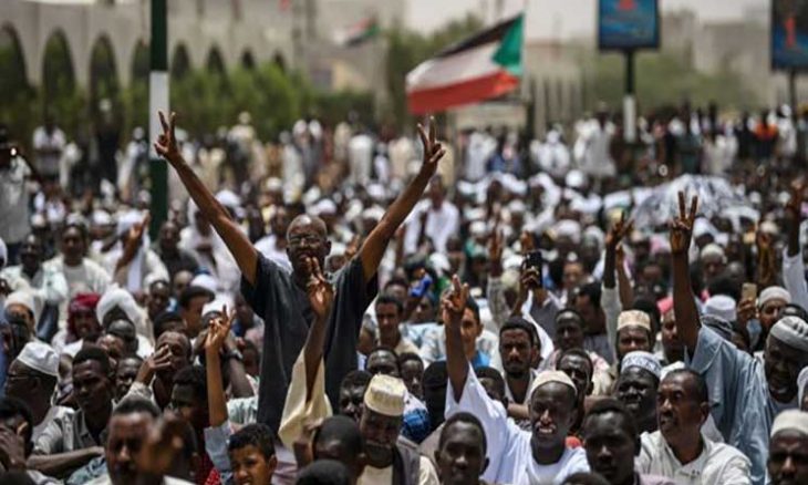 آلاف السودانيين يشيعون جثمان أحد مفقودي فض اعتصام الخرطوم القدس العربي