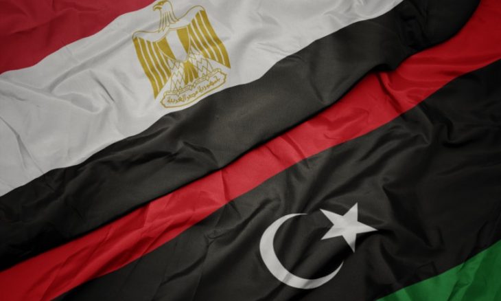وفد مصري يصل طرابلس للقاء مسؤولين بالحكومة الليبية