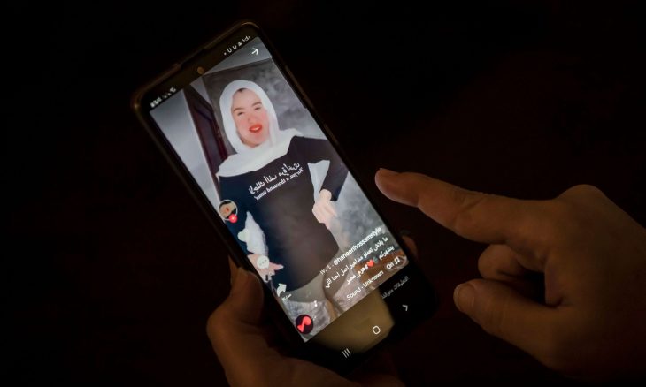 مصر أحكام مشددة بالسجن وغرامات باهظة على فتيات تيك توك القدس العربي