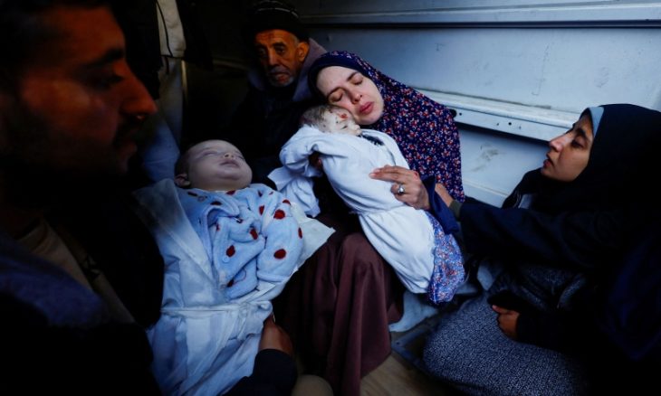 رزقت بهما بعد 11 عاما.. صواريخ الاحتلال تحرم أمّاً فلسطينية من طفليها التوأمين- (شاهد)