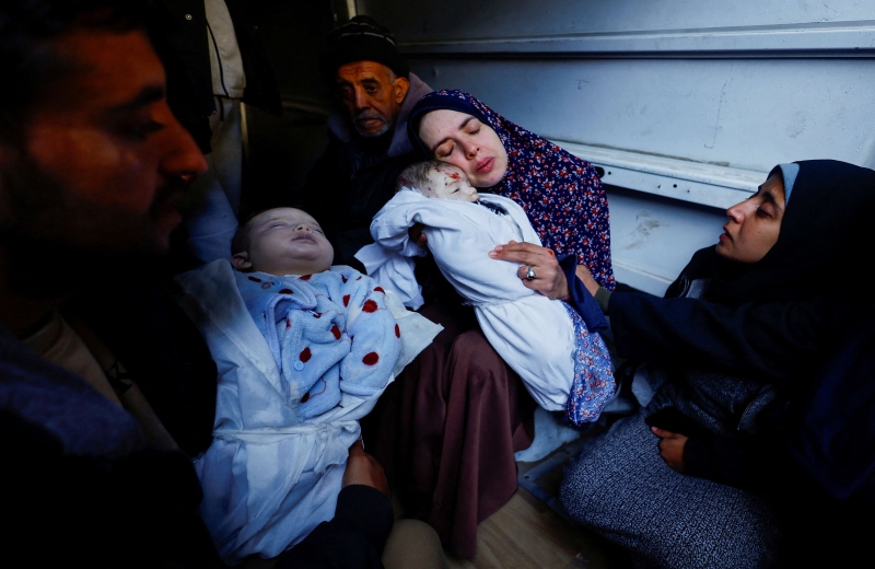 رزقت بهما بعد 11 عاما.. طائرات الاحتلال تحرم أمّاً فلسطينية من طفليها التوأم- (شاهد)