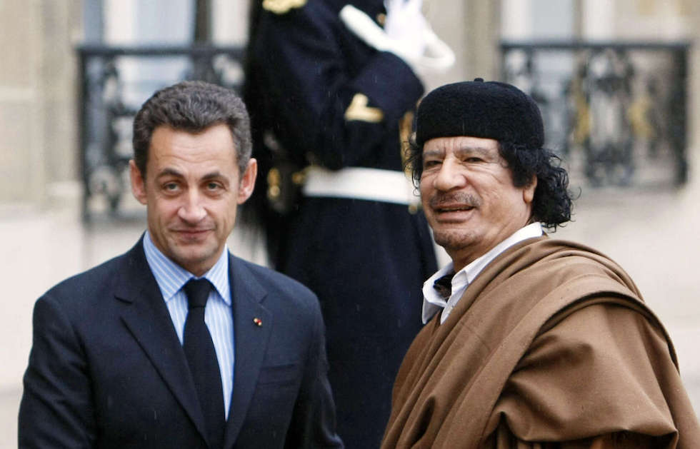  محكمة فرنسية تستجوب كارلا بروني بشأن قضية تلقي ساركوزي تمويلا ليبيا