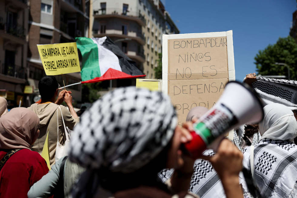 مظاهرات مدريد  دعما لوقف الحرب على غزة 20240511120010reup-2024-05-11t115831z_226234766_rc2bo7a0z2ar_rtrmadp_3_israel-palestinians-spain-protest.h