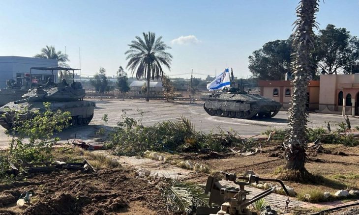 صحيفة عبرية: إسرائيل نسقت عملية احتلال معبر رفح مع أمريكا ومصر وستسلّمه لشركة أمنية أمريكية