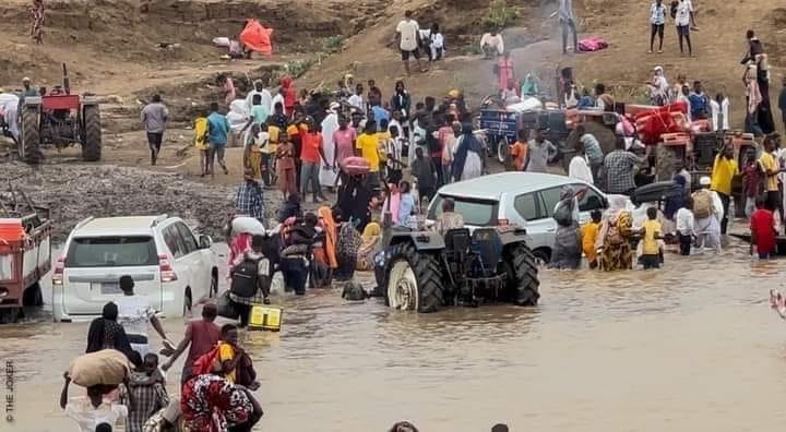 لجان محلية: مصرع 25 شخصا غرقا في السودان خلال محاولة الفرار من المعارك- (فيديو)