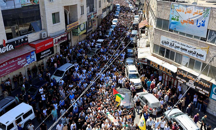 الضفة: تشييع جثمان شهيد في الخليل… والاحتلال يقتحم مدناً