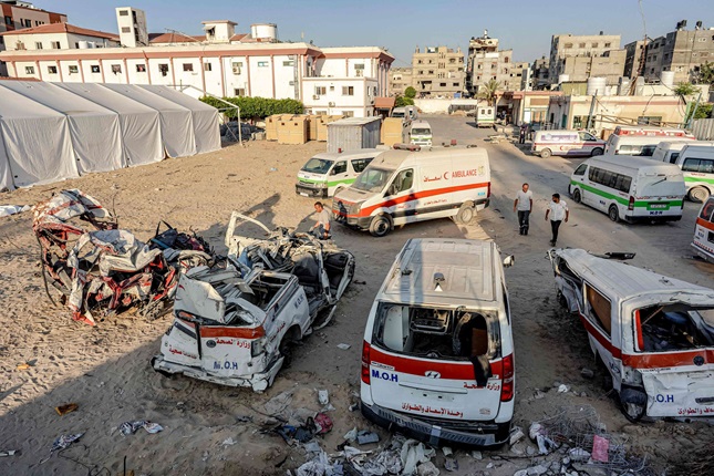 منظمة حقوقية إسرائيلية: في ظل الحرب المتوحشة على غزة.. من يسعف المسعفين الفلسطينيين؟