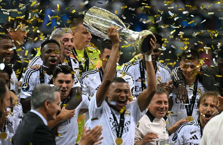 مبابي يقود ريال مدريد لإحراز لقب كأس السوبر الأوروبية بالفوز على أتلانتا