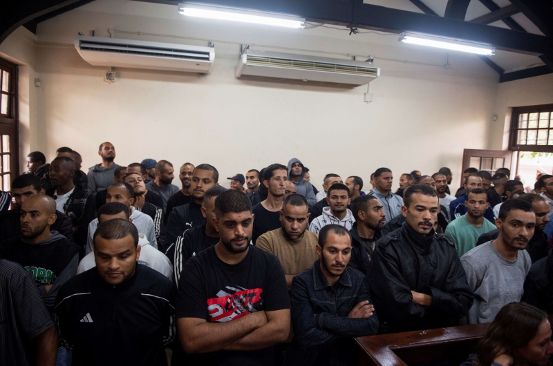 جنوب أفريقيا تعلن ترحيل 95 ليبياً أوقفوا في ما تشتبه بأنه معسكر تدريب