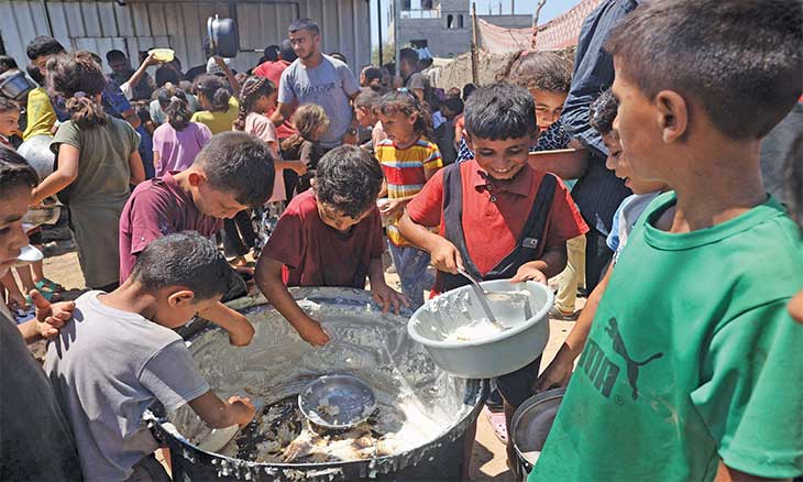 غزة: عشرات الشهداء في قصف منازل ومدرستين تؤويان نازحين