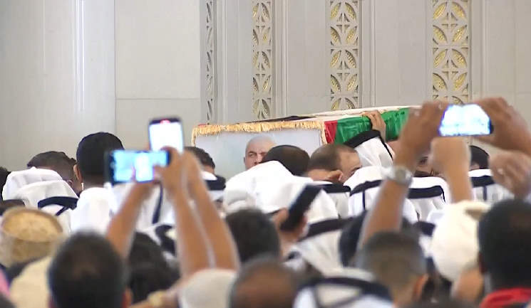 بحضور أمير قطر.. الآلاف يؤدون صلاة الجنازة على جثمان هنيّة في الدوحة- (فيديوهات وصور)