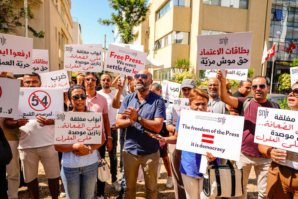 تونس.. هيئة حقوقية تطالب بالعفو عن “معتقلي الرأي” والصحافيين