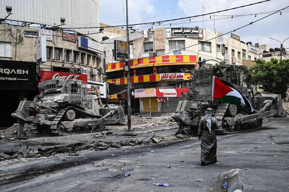 خارجية فلسطين تطلع دبلوماسيين أجانب على “جرائم” إسرائيل بغزة والضفة