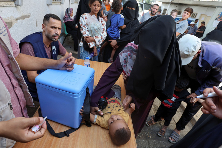 منظمة الصحة العالمية: نجاح المرحلة الأولى من حملة التطعيم ضد شلل الأطفال في غزة