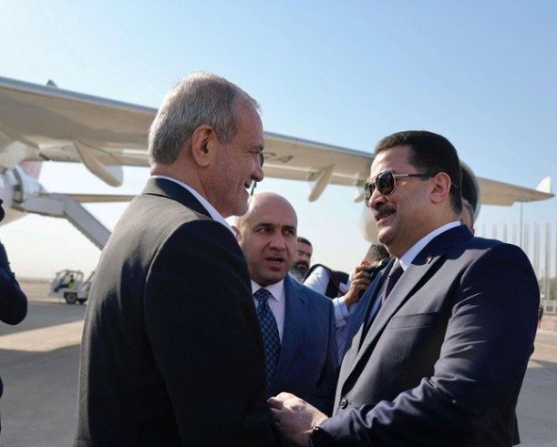 الرئيس الإيراني يصل إلى بغداد في أول زيارة له إلى الخارج منذ انتخابه