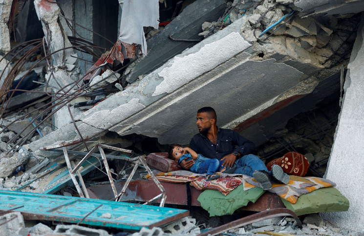 استشهاد فلسطيني وزوجته وطفليهما في غارة للاحتلال الإسرائيلي على منزل في جباليا