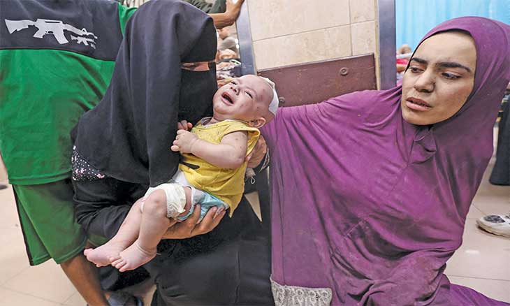 غزة: الاحتلال يستخدم «فخاخ الموت» والقنص لقتل العائدين إلى بيوتهم