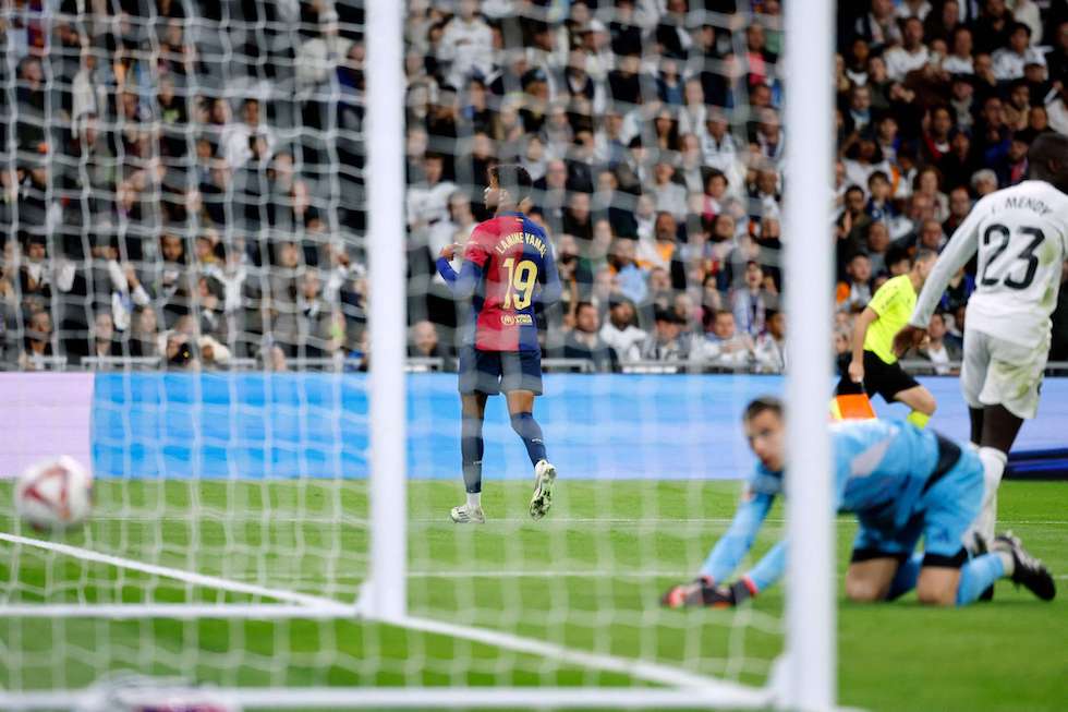 برشلونة يلقن ريال مدريد درسا قاسيا ويهزمه برباعية نظيفة في كلاسيكو الدوري الإسباني