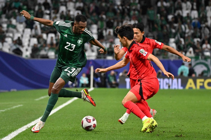 الفيفا يعاقب لاعب المنتخب السعودي بالإيقاف لثلاث مباريات