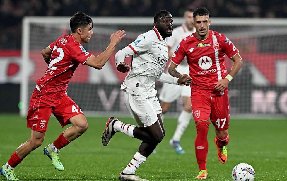 ميلان يستعد لمواجهة ريال مدريد بالفوز على مونزا في الدوري الإيطالي