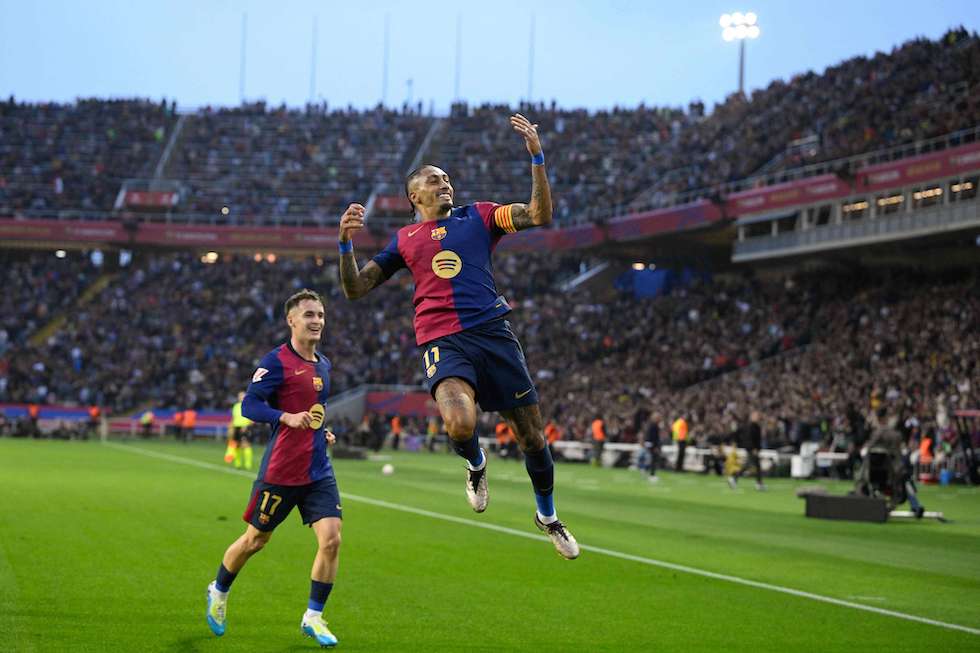 برشلونة يفوز 3-1 على إسبانيول ليعزز صدارته للدوري