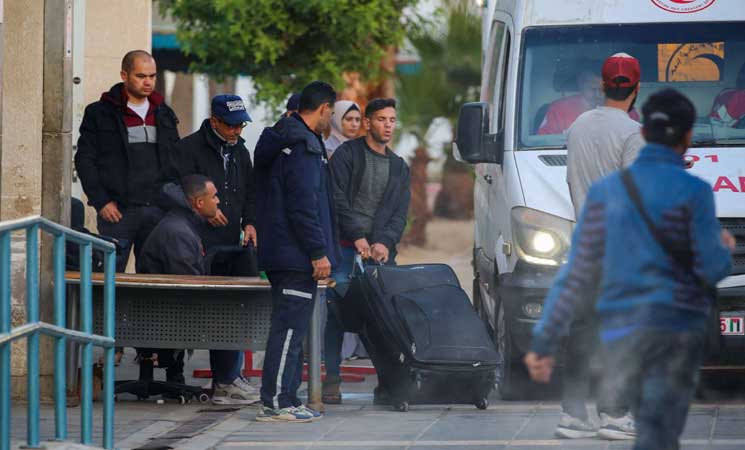 إجلاء مصور “الجزيرة” العطار من غزة إلى الأردن لاستكمال علاجه- (فيديو)