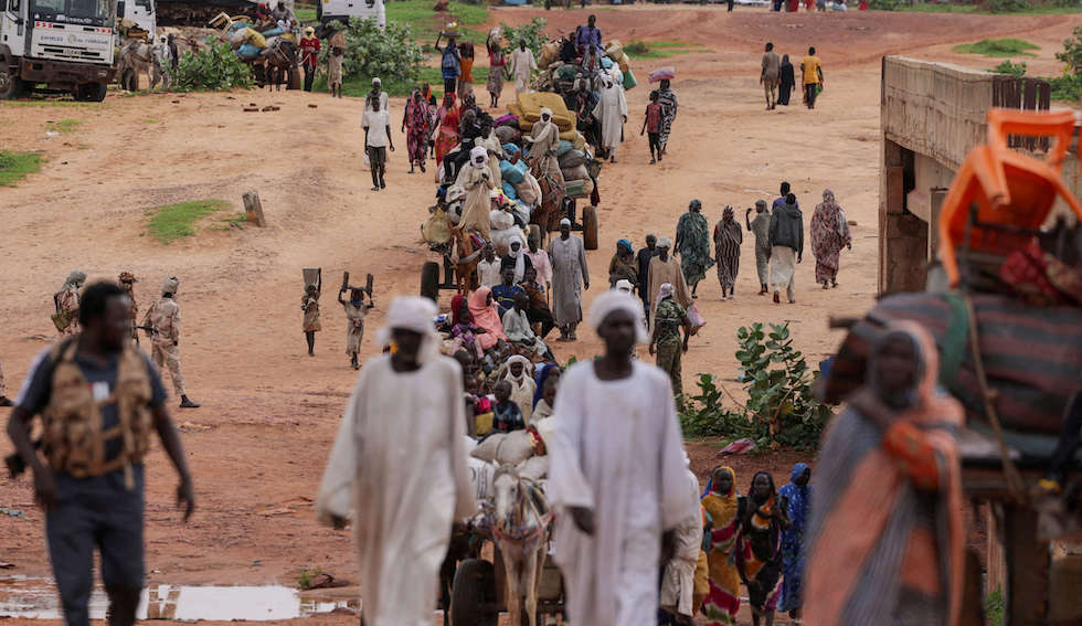 ناشطون سودانيون: 3 قتلى بقصف للدعم السريع على معسكر نازحين بالفاشر