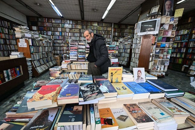 من الظلّ إلى الواجهة.. كتب محظورة تعود إلى مكتبات دمشق