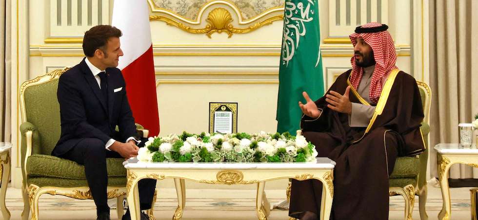 ولي العهد السعودي والرئيس الفرنسي يبحثان هاتفيا تطورات الأوضاع الإقليمية والدولية