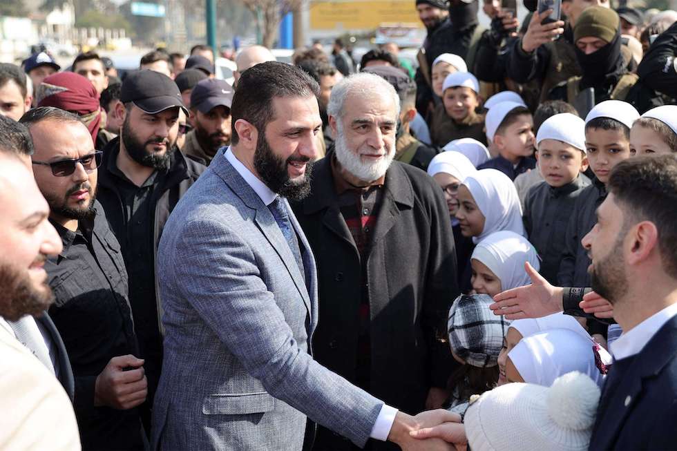 الشرع يصل إلى محافظة اللاذقية في أول جولة له إلى مناطق الساحل السوري منذ تنصيبه رئيساً