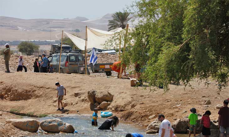 المستوطنون يحوّلون مجرى «نبع العوجا» في الأغوار