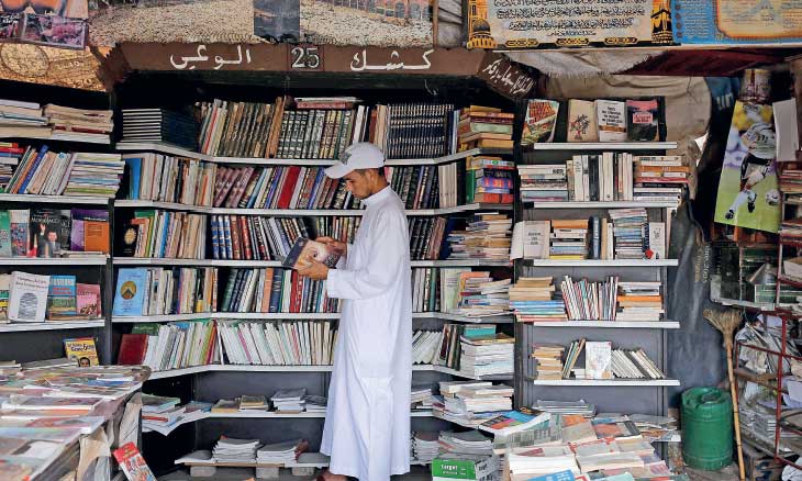 باعة الكتب المستعملة في المغرب: حرّاس ذاكرة ثقافية تأبى الانقراض!