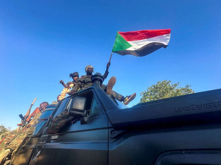 الكشف عن مقابر جماعية ومركز تعذيب في قاعدة استعادها الجيش السوداني من الدعم السريع