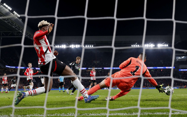 أرسنال يحقق فوزا ساحقا 7-1 على أيندهوفن في دوري أبطال أوروبا
