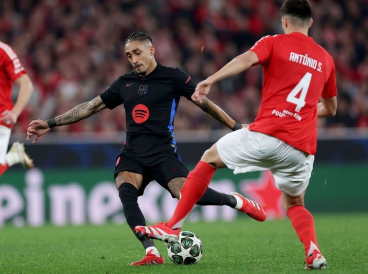 رافينيا يمنح برشلونة فوزا دراميا جديدا في معقل بنفيكا بدوري أبطال أوروبا