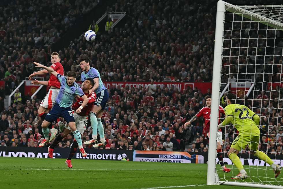 مانشستر يونايتد يقدم هدية لليفربول ويقربه من لقب الدوري الإنكليزي بتعادل مثير مع أرسنال