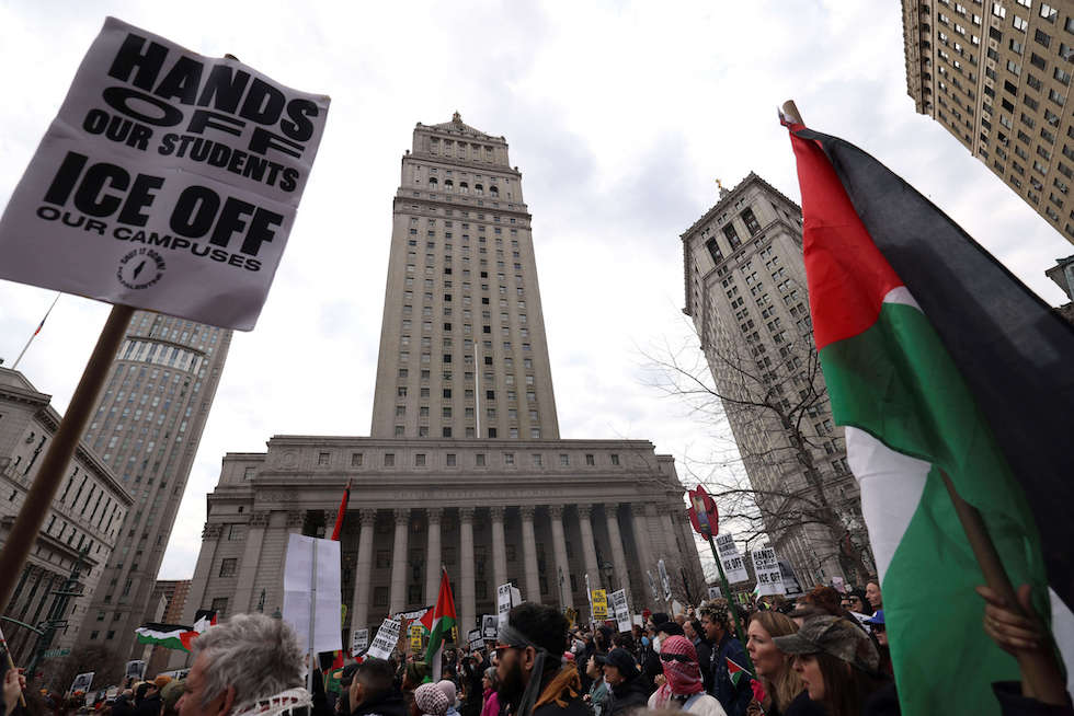 الحكومة الأمريكية تطالب بنقل قضية الناشط الفلسطيني محمود خليل إلى نيوجيرسي أو لويزيانا