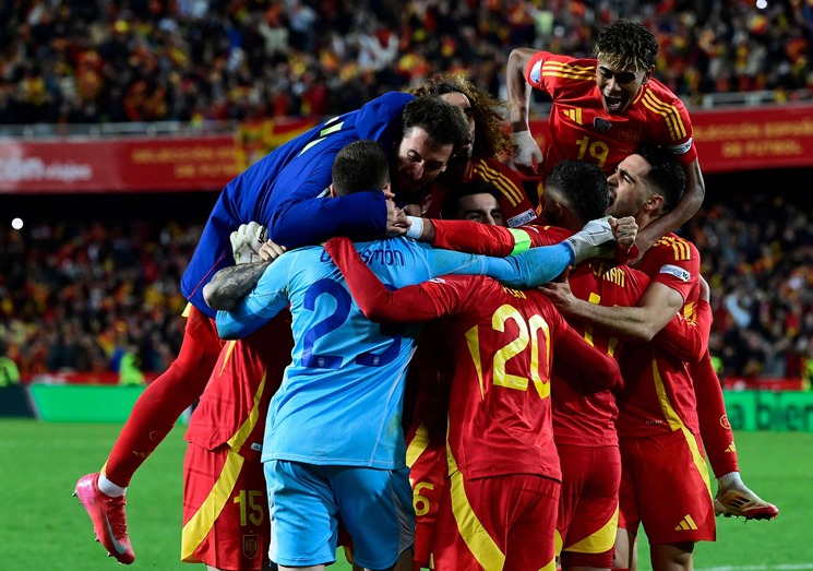 إسبانيا تتخطى هولندا بضربات الترجيح وتبلغ قبل نهائي دوري الأمم الأوروبية