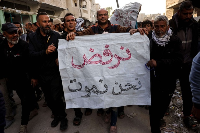 المئات يتظاهرون ضد “حماس” في غزة بعد تجدّد القتال