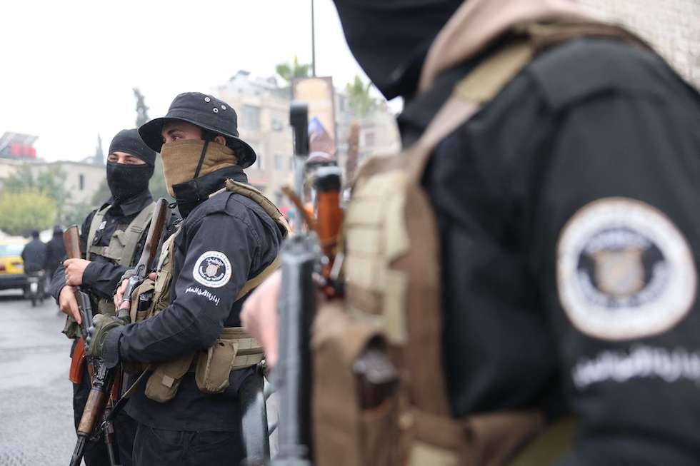 السلطات السورية تعتقل لواءً سابقًا متورطًا بجرائم حرب 