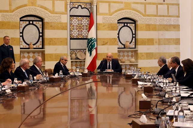مجلس الوزراء اللبناني يناقش اليوم احتكار الدولة للسلاح.. ما موقف “حزب الله”؟