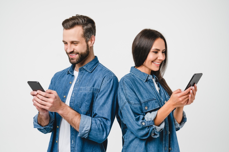 استطلاع: المواعدة عبر الإنترنت تسبب الإحباط والتوتر بين الألمان