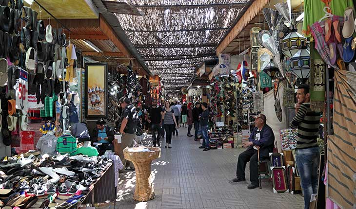 مغاربة يرفضون مجددًا الساعة الإضافية «المشؤومة»