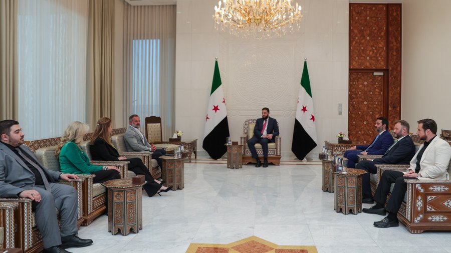 حليفة ترامب تتعهد بكشف “القصة الحقيقية” لسوريا بعد زيارة وفد من الكونغرس